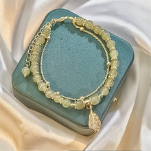 Laden Sie das Bild in den Galerie-Viewer, Armband aus Hetian-Jade mit Blatt