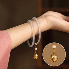 Laden Sie das Bild in den Galerie-Viewer, Armband aus Glocke und Jade im antiken Stil