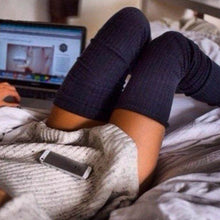 Laden Sie das Bild in den Galerie-Viewer, Extra lange Baumwollsocken