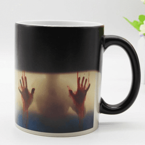 Schreckliche Hitzereaktion im Becher