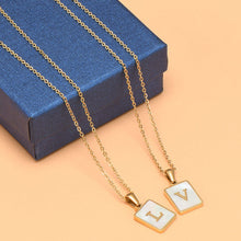 Laden Sie das Bild in den Galerie-Viewer, Damen Buchstabe Halskette aus Edelstahl