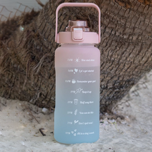 Laden Sie das Bild in den Galerie-Viewer, Großer Wasserbecher aus Kunststoff mit Farbverlauf