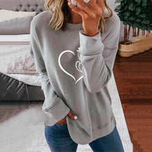 Laden Sie das Bild in den Galerie-Viewer, Langarm-Sweatshirt mit Rundhalsausschnitt und Herzdruck