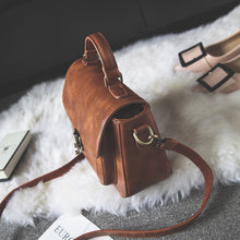 Laden Sie das Bild in den Galerie-Viewer, Damen Vintage Einzigartige Ledertasche mit Schnalle
