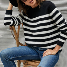 Laden Sie das Bild in den Galerie-Viewer, Gestreifter Pullover mit Rundhalsausschnitt