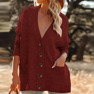 Einfarbige Strickjacke mit Tasche