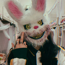 Laden Sie das Bild in den Galerie-Viewer, Halloween blutige gruselige Plüschmaske
