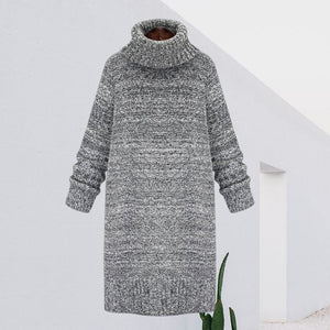 Mittellanges Strickkleid mit Rollkragen
