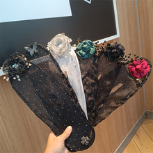 Laden Sie das Bild in den Galerie-Viewer, Handbesticktes Blumenbrötchen