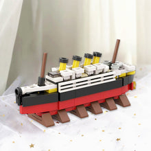 Laden Sie das Bild in den Galerie-Viewer, Mini Titanic-Kreuzfahrtschiffmodell