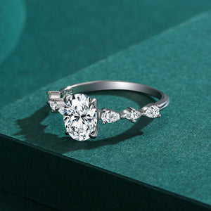 Trendiger ovaler Diamantring
