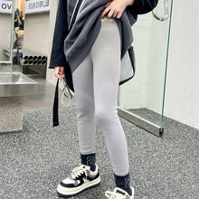 Laden Sie das Bild in den Galerie-Viewer, Kinder-Fleece-Haifischhose