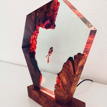 Laden Sie das Bild in den Galerie-Viewer, Lampe aus Epoxidharz-Holz