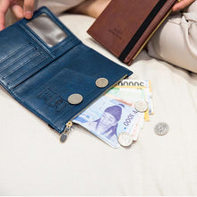 Laden Sie das Bild in den Galerie-Viewer, Herren Reisepass-Geldbörse aus Leder mit RFID-Blockierung