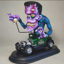 Laden Sie das Bild in den Galerie-Viewer, Wütende Monsterstatue