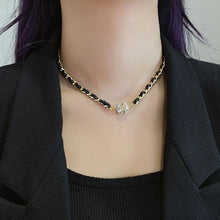 Laden Sie das Bild in den Galerie-Viewer, Stilvolle magnetische Halskette
