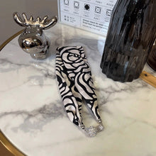 Laden Sie das Bild in den Galerie-Viewer, Seidenschal für Damen im Frühling und Sommer