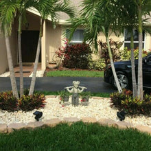 Laden Sie das Bild in den Galerie-Viewer, Kleines Mädchen Blumentopf Ornament