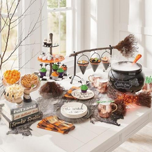 Laden Sie das Bild in den Galerie-Viewer, Halloween kreativer Besen Tisch