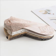 Laden Sie das Bild in den Galerie-Viewer, Rutschfeste Spitzensocken für Damen