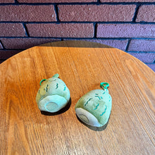 Laden Sie das Bild in den Galerie-Viewer, Bittermelonenpuppe Schlüsselanhänger