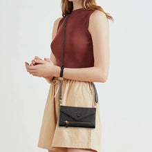 Laden Sie das Bild in den Galerie-Viewer, Handytasche aus Leder in Briefumschlagform