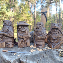 Laden Sie das Bild in den Galerie-Viewer, Odin Thor Tyr Ulfhednar nordischer Heide Harzverzierung