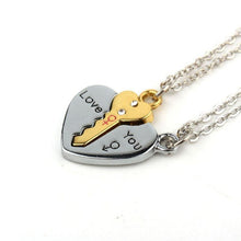 Laden Sie das Bild in den Galerie-Viewer, Herzförmige Halskette mit Schlüsselschloss