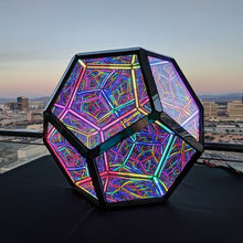 Laden Sie das Bild in den Galerie-Viewer, Unendliche farbige Dodekaeder Kunstlampe