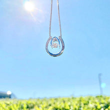 Laden Sie das Bild in den Galerie-Viewer, Hufeisen-Halskette