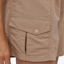 Laden Sie das Bild in den Galerie-Viewer, Trainingsshorts mit Kontrastgürtel