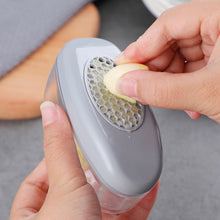 Laden Sie das Bild in den Galerie-Viewer, Handgepresster Knoblauchschneider