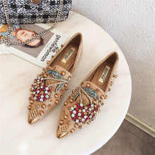 Laden Sie das Bild in den Galerie-Viewer, Kirsche Strass Nietenschuhe