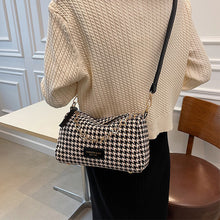 Laden Sie das Bild in den Galerie-Viewer, Trendige Schultertasche mit Karodruck