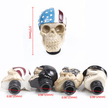 Laden Sie das Bild in den Galerie-Viewer, Auto Schalthebel Totenkopf Dekoration