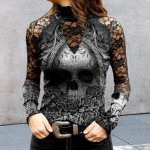 Laden Sie das Bild in den Galerie-Viewer, T-Shirt mit Totenkopf-Print aus Spitze