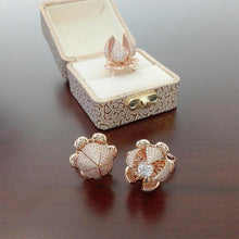 Laden Sie das Bild in den Galerie-Viewer, ROTIERENDER ROSENRING