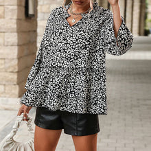 Laden Sie das Bild in den Galerie-Viewer, Leopardenmuster-Bluse mit ausgestellten Ärmeln