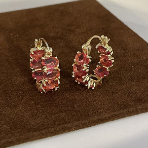 Exquisite Rote Zirkon Creolen