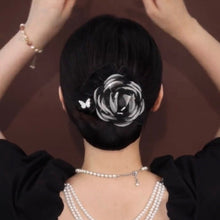 Laden Sie das Bild in den Galerie-Viewer, Exquisites Haarartefakt in Kamelienform