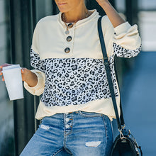 Laden Sie das Bild in den Galerie-Viewer, Langarm-Sweatshirt mit Rundhalsausschnitt und Leopardenmuster