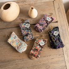 Laden Sie das Bild in den Galerie-Viewer, Geprägte Blumensocken aus Baumwolle