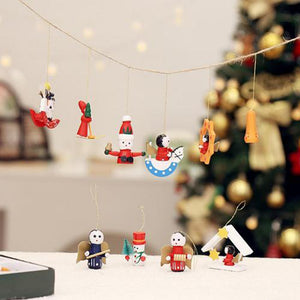 24 kleine Holzanhänger zu Weihnachten