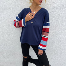 Laden Sie das Bild in den Galerie-Viewer, Damen T-Shirt mit V-Ausschnitt und gestreiften Ärmeln