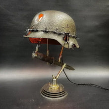Laden Sie das Bild in den Galerie-Viewer, Kriegsrelikte Lampe