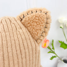 Laden Sie das Bild in den Galerie-Viewer, Strickmütze mit Bärenohren