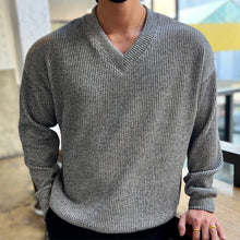 Laden Sie das Bild in den Galerie-Viewer, V-Ausschnitt Grubenstreifen Stricktshirt