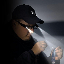 Laden Sie das Bild in den Galerie-Viewer, Lesebrille mit LED-Beleuchtung