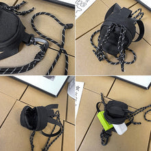 Laden Sie das Bild in den Galerie-Viewer, Stilvolle Minitasche mit Anhänger