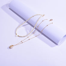 Laden Sie das Bild in den Galerie-Viewer, Perlen Buchstaben Halskette